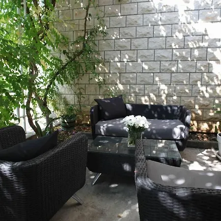 Makarana Apartament *