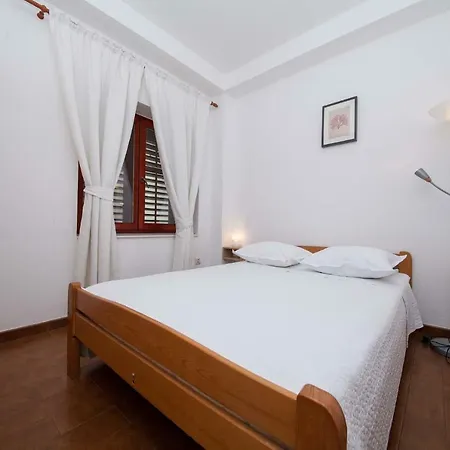 Apartament Makarana *