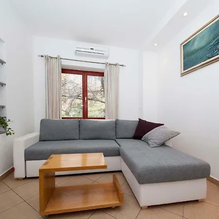 Apartament Makarana *